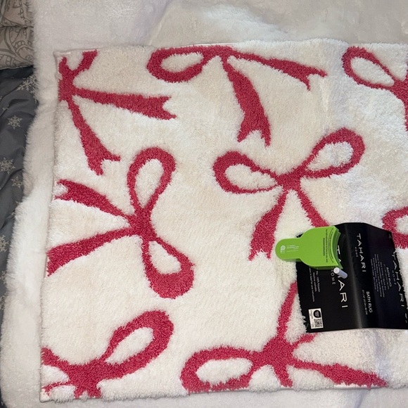 NEW Tahari pink Bow/ Ribbon Holiday Bathroom Rug🎀 🎀🎀🎀🎀 - Picture 4 of 7